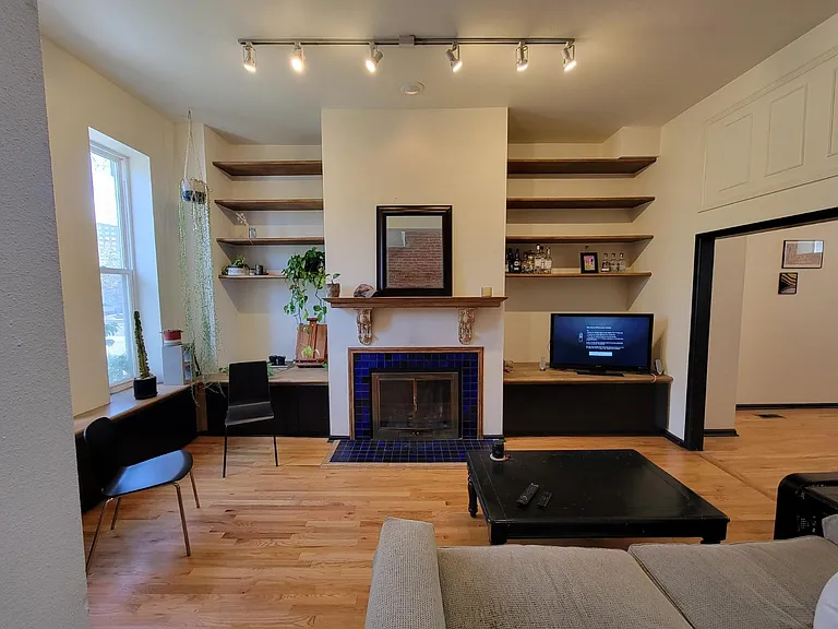2215 Glenarm Pl — Photo 10