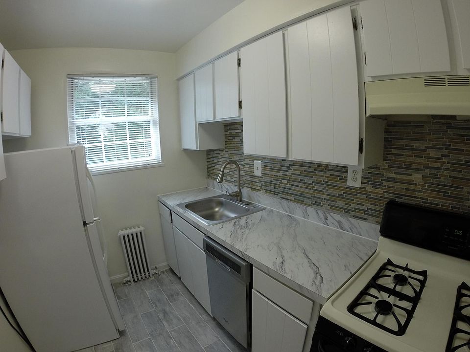 1st image of 1300 N Meade St #35