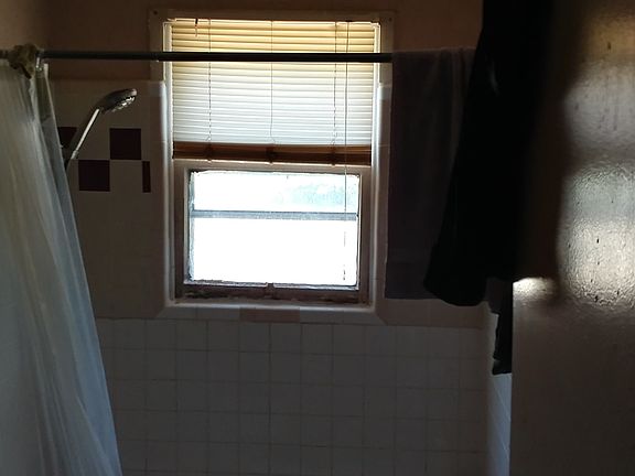 3rd image of 1313 NW Williams Ave