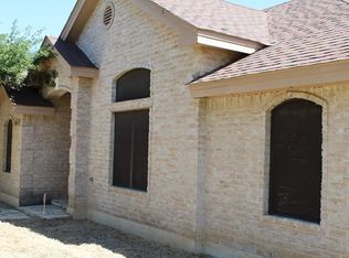 419 N Loma Blanca Rd, Carrizo Springs, TX 78834
