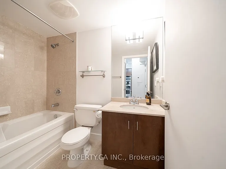 438 King St W #803 — Photo 12