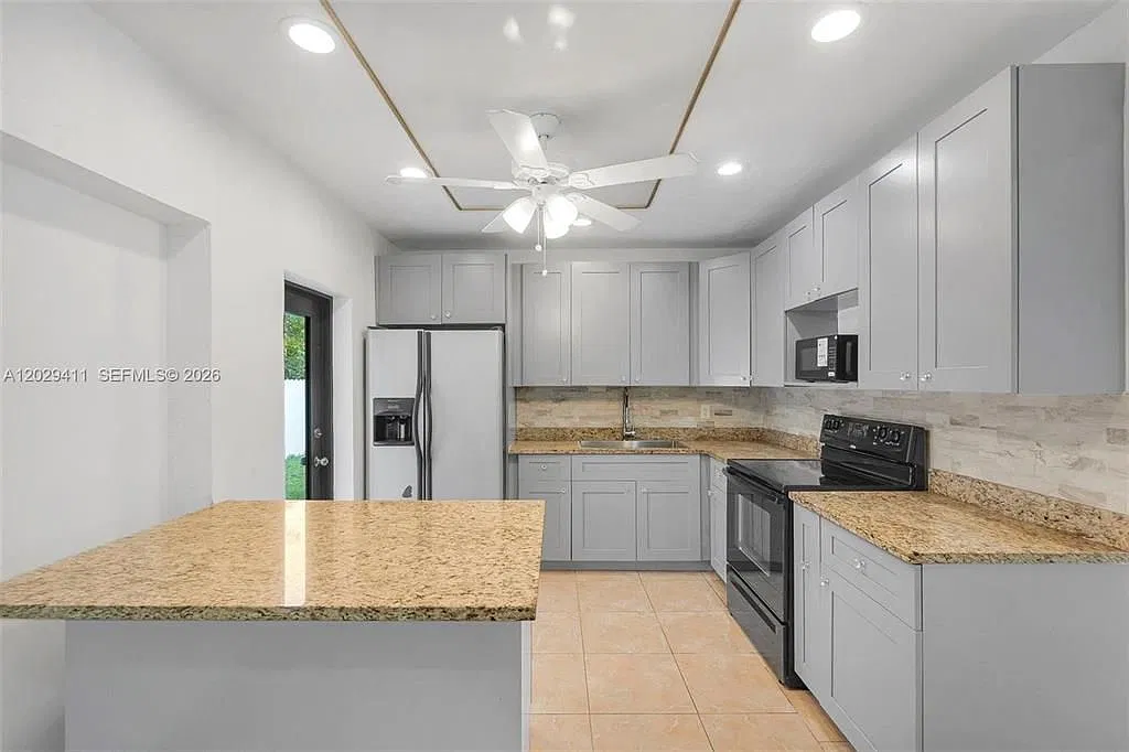 3 bed, 1.0 bath, 1708 sqft, $2,850 — Photo 3