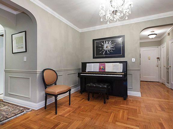 2nd image of 5H Manhattan Ave