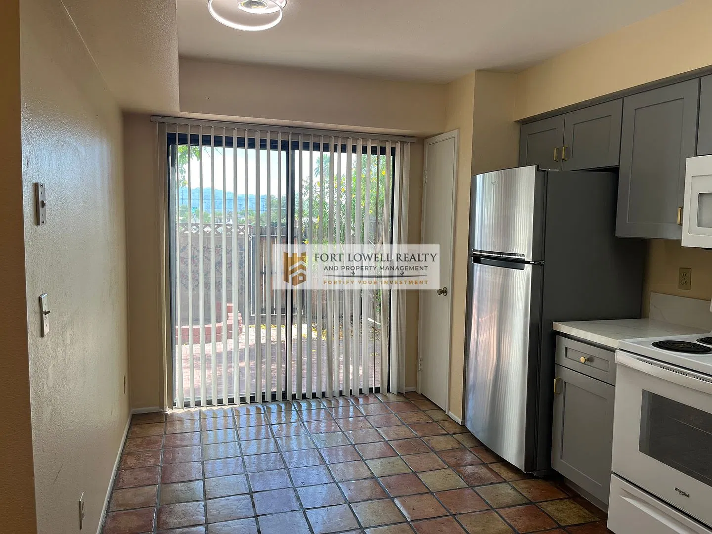 2 bed 2 bath with washer/dryer — Photo 3