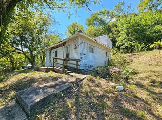 31 Locust St, Glouster, OH 45732