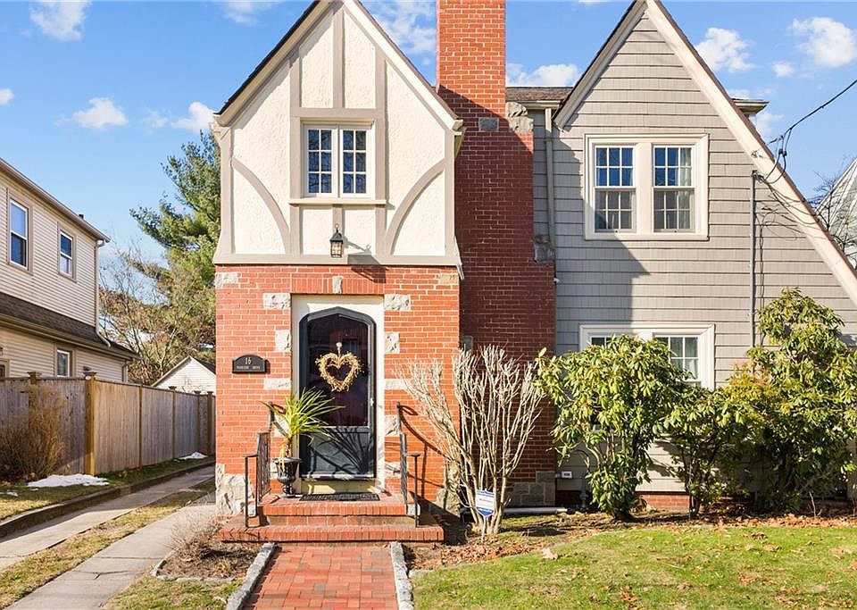 1st image of 16 Parkside Dr