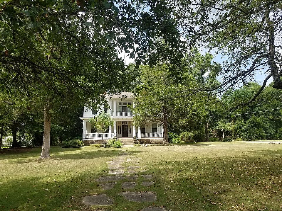 Front of house from street.