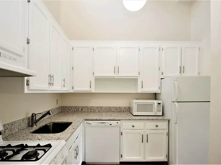 48 Lawson Ln #48 — Photo 10