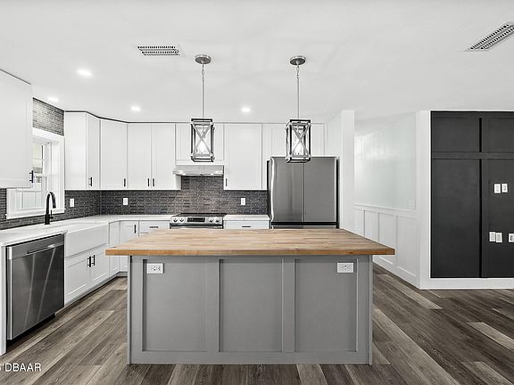 2nd image of 6 Zammer Ct