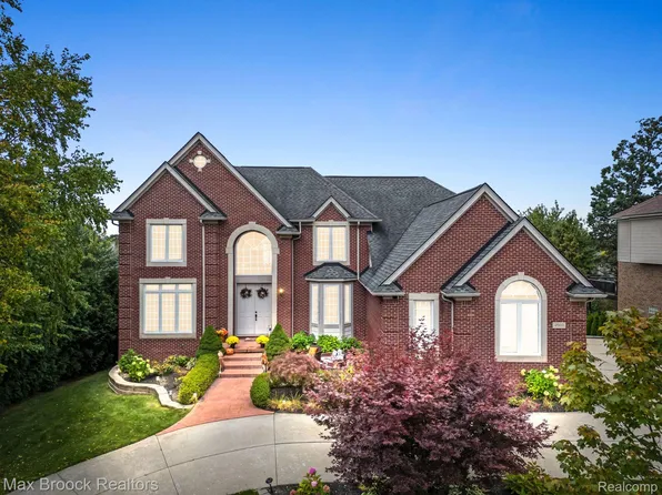 4969 Parkgate Dr, Commerce Township, MI 48382