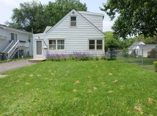 330 N Prospect Dr, Round Lake Park, IL 60073