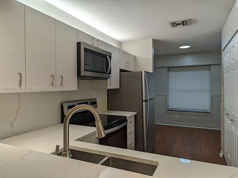 3446 Oak Dr — Photo 3