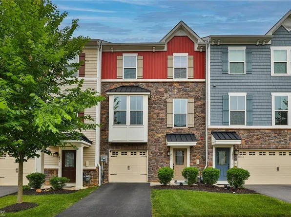 2381 Cook Dr, Easton, PA 18045