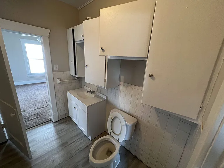 104 S Washington Ave — Photo 13