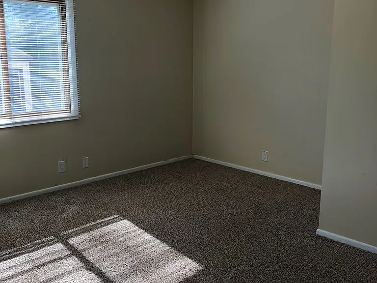 4013 Westover Rd SE — Photo 6