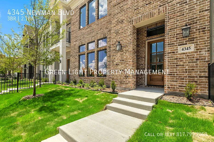 Incredible townhome on Newman Boulevard — Photo 2