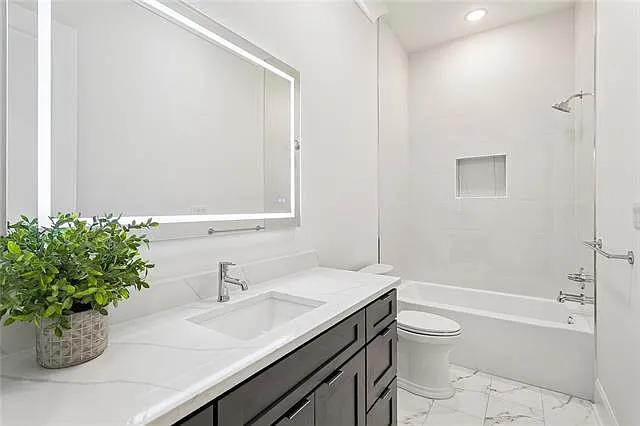 7220 The Woods Ave — Photo 18