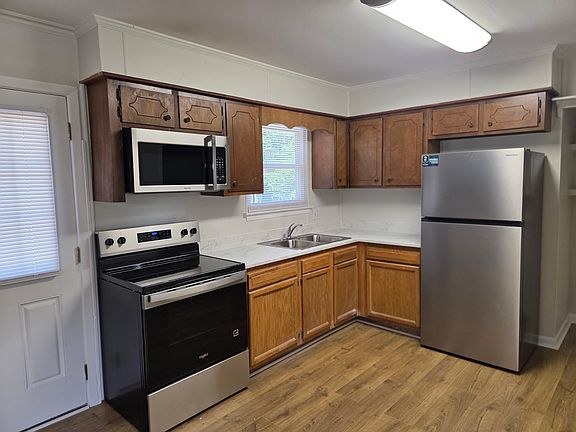 5th image of 313 Kingston Rd
