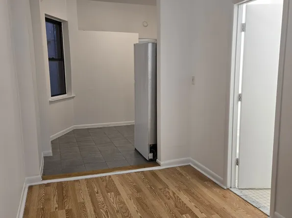 1372 1st Avenue image 1 of 8