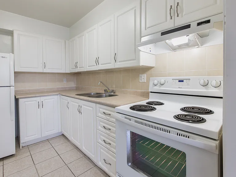 65 Halsey Ave — Photo 3