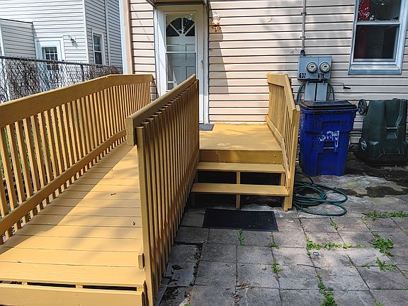 2nd image of 639 Ross Ave