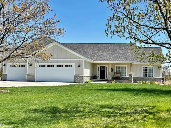 718 Fox Run Dr, Oskaloosa, IA 52577