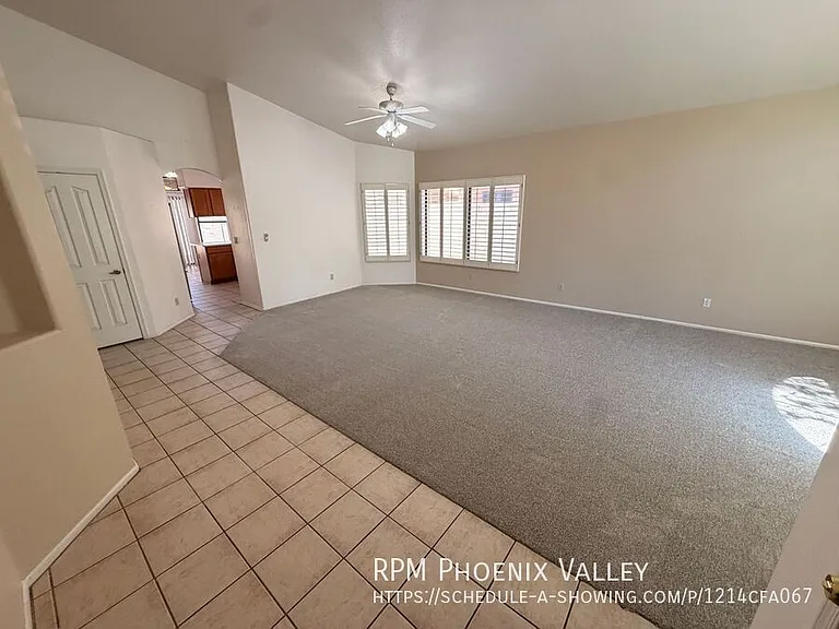 330 N Cottonwood Dr — Photo 2