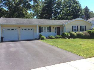 6 Rini Rd, Glen Head, NY 11545