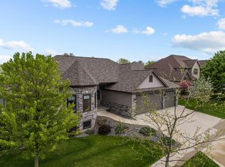 5500 N Summerland Dr, Appleton, WI 54913