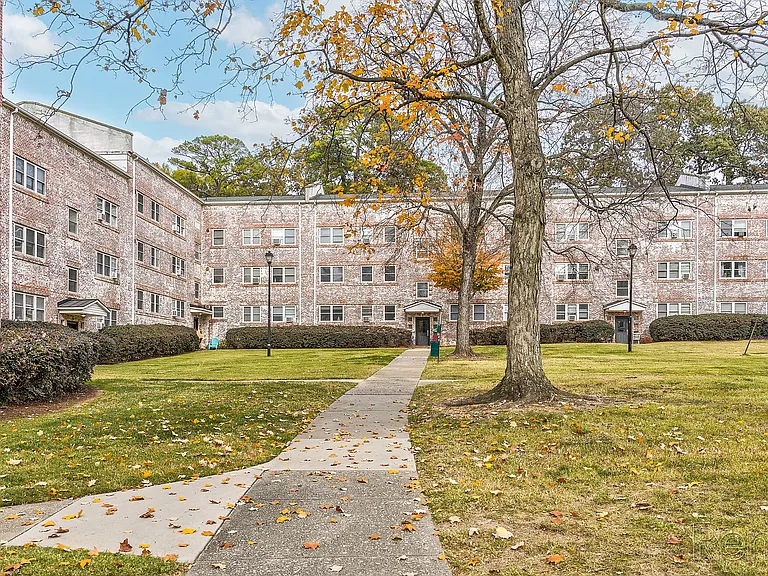 The Raleigh Apartments — Photo 10