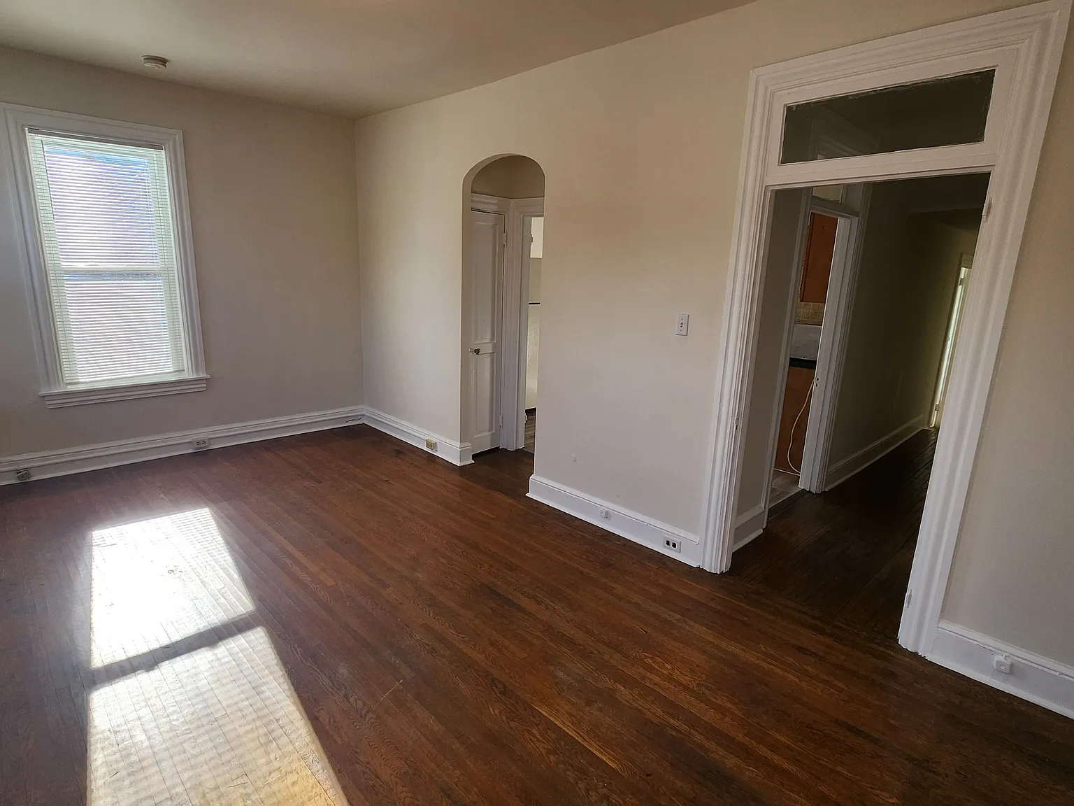 1 bed, 900 sqft, $1,350 — Photo 2