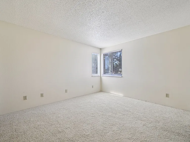 Hunter's Run Apartments — Photo 56
