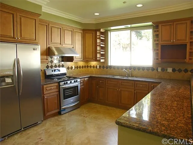 407 Russell Ave — Photo 9