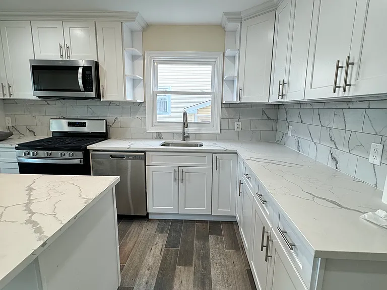 51 Longdale St — Photo 3