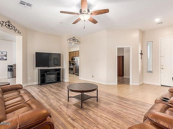 4th image of 213 W Caribbean Dr