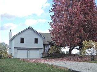 9175 Oakcrest Dr, Lenexa, KS 66227