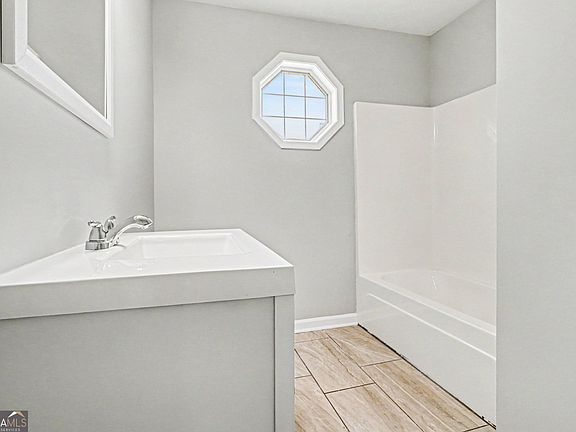 5th image of 30 Canterbury Dr