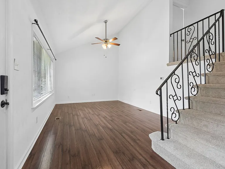1261 River Oaks Dr — Photo 4