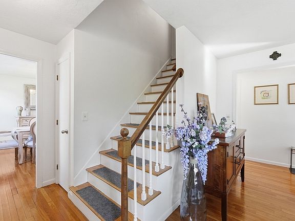 3rd image of 15 Briarwood Rd