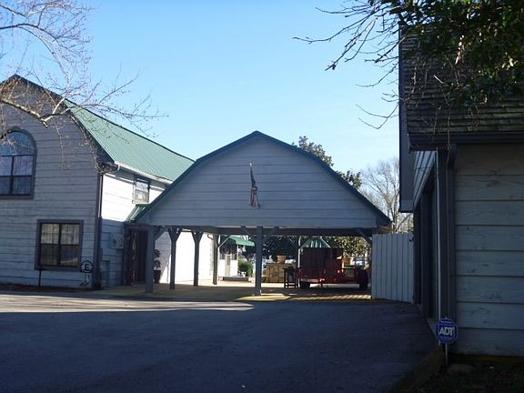 3rd image of 369 Holiday Acres Dr