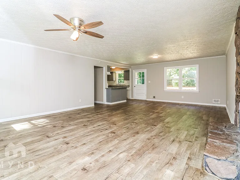 3179 Robin Hood Ln — Photo 9