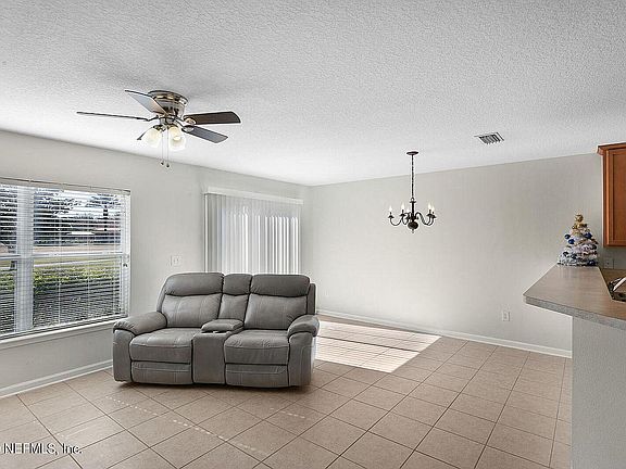 4th image of 403 Walnut Dr