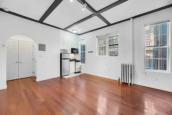 Rented by REAL New York | media 12