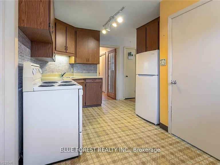 344 McNay St — Photo 6