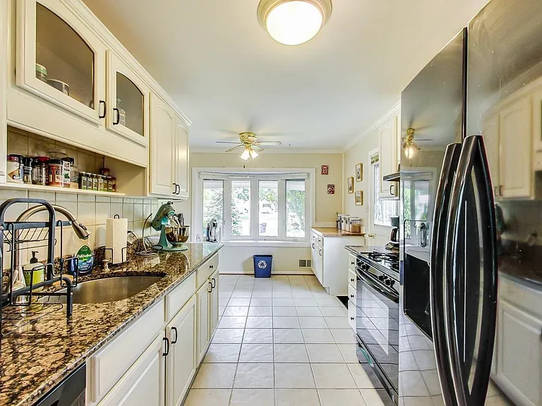 4704 Lance Ct — Photo 10