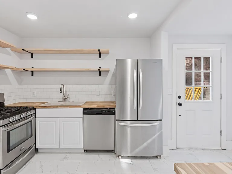 151 Ruxton Ave #B — Photo 6