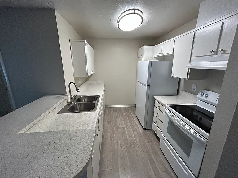 Taylor Garden Apartments — Photo 29