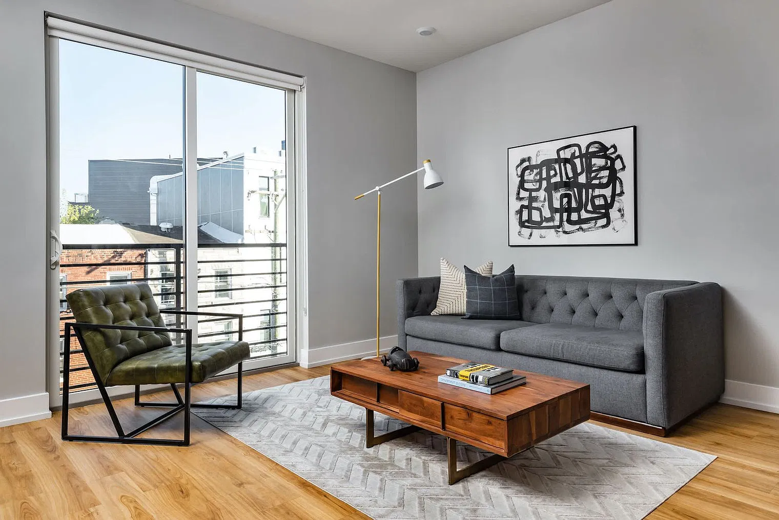 2 bed, 1.0 bath, 721 sqft, $2,592 — Photo 1