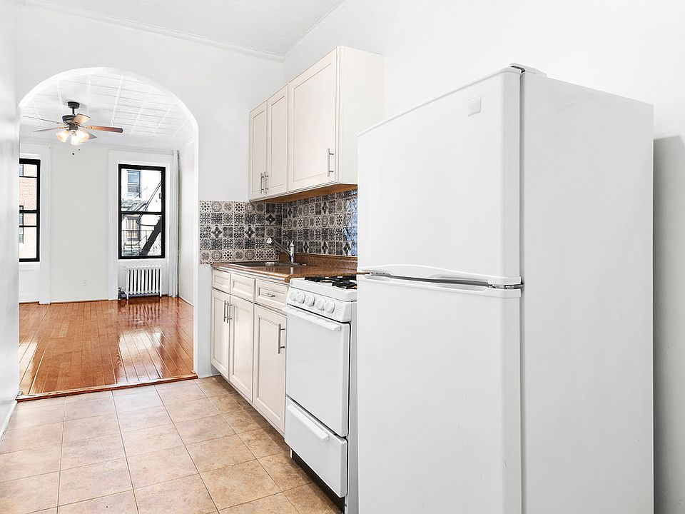 2nd image of 446 W 49th St APT 4C