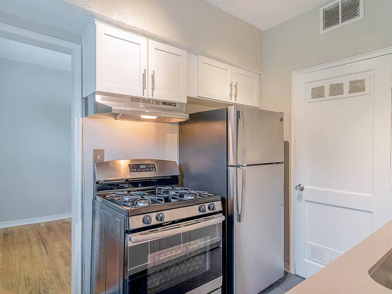 Avondale Station Apartments — Photo 7